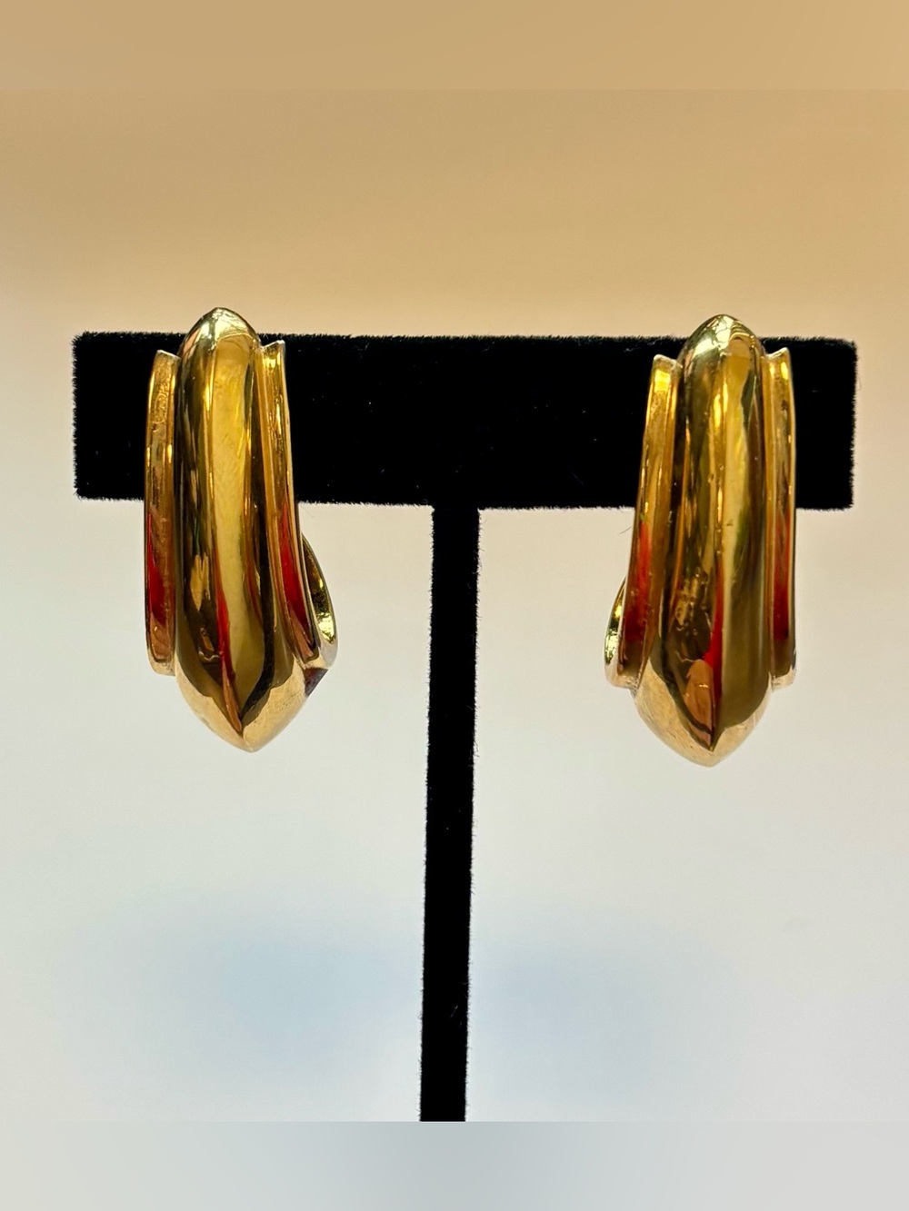 1980s Runway Napier Signed Gold Tone Dangle Drop Open Hoop Screw Back Earrings